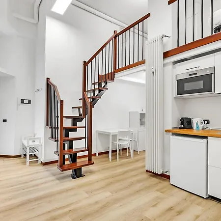Loft Daiquiri Nel Centro Di Milano, Via Sottocorno, Porta Vittoria * ميلان